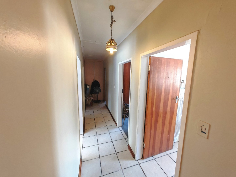 5 Bedroom Property for Sale in Pellissier Free State